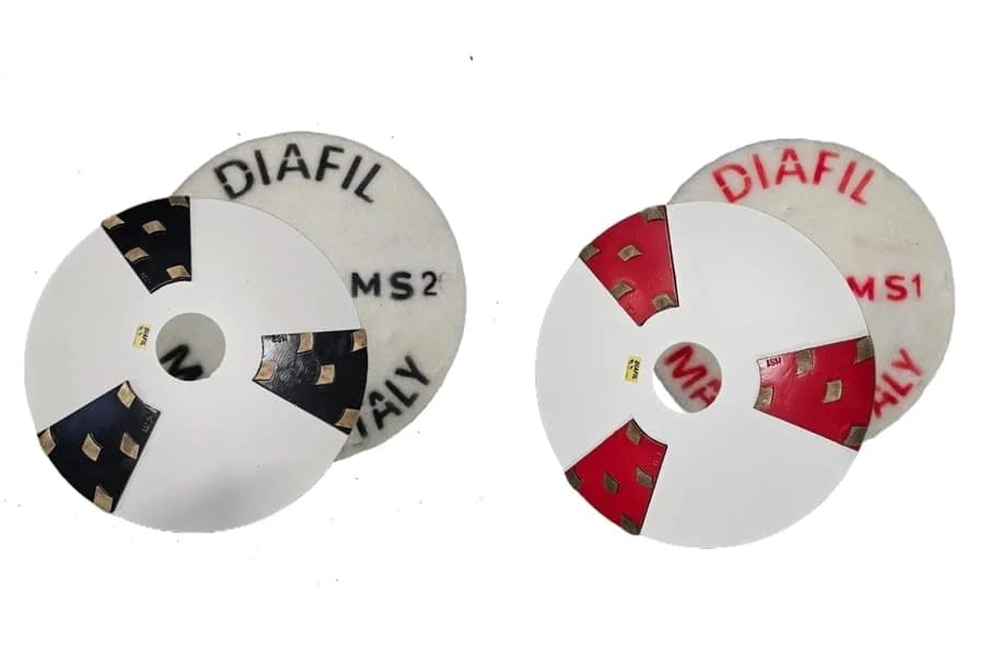 ULTRALUX Diamant Metal – metal-bonded diamond abrasive pad for grinding concrete floors, flexible support for uneven surfaces.